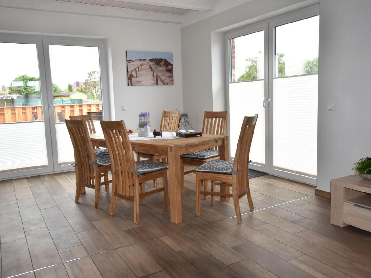Cozy Holiday Home In Gross Schwansee With Sauna 외부 사진